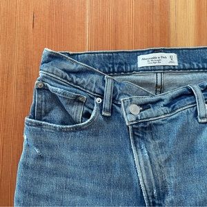 Abercrombie & Fitch Ultra High Rise 90s Slim Jean